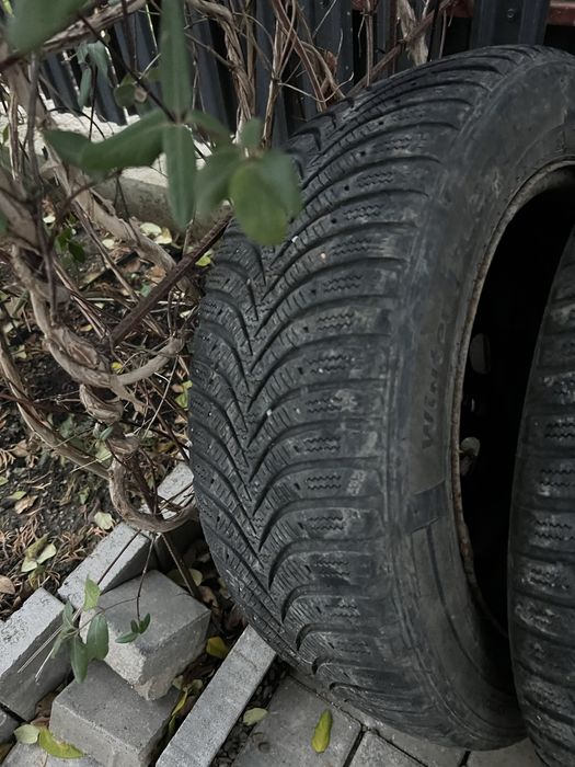 Vand cauciucuri de iarna cu tot cu jante 185/60/14