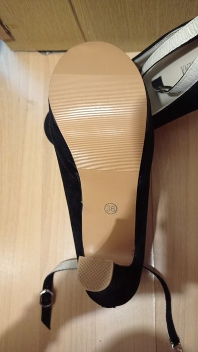 Pantofi cu toc moderni