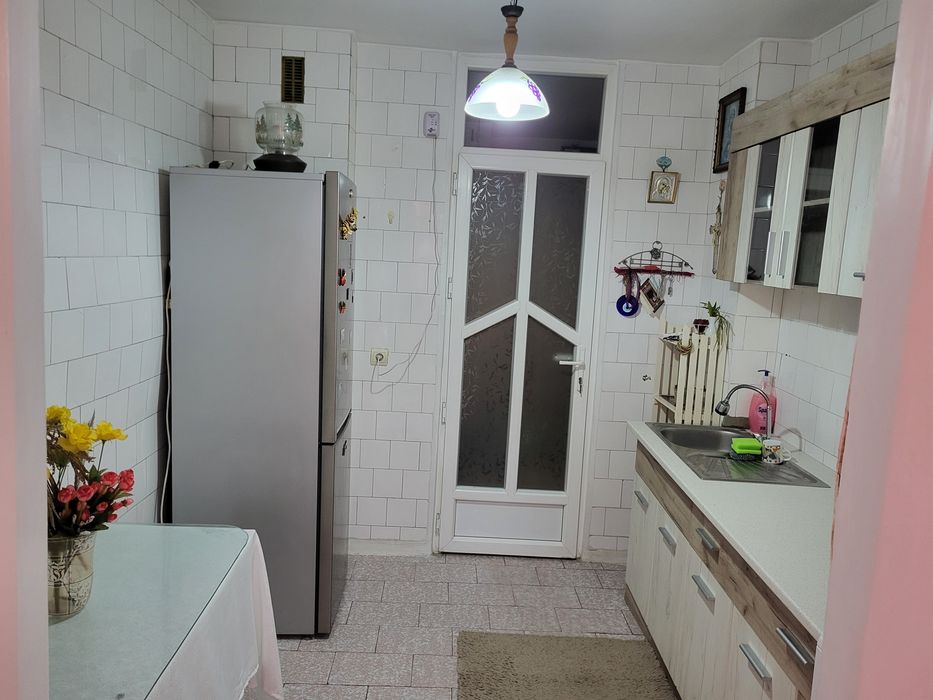 Închiriez apartament