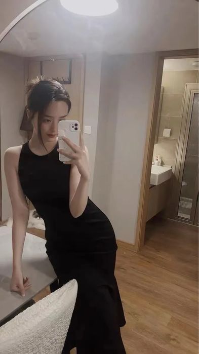 Черное платье Slim Fit