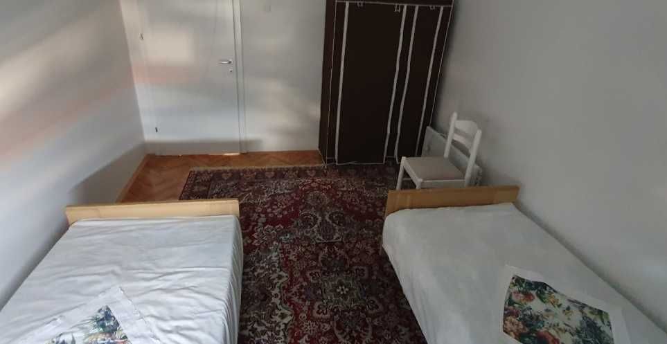Дава се под наем Тристаен апартамент в Пловдив, Кючук Париж - 88 кв.м за 372.3 € - Снимка #2