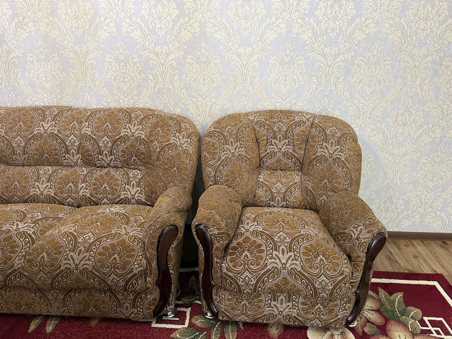 Продается диван и кресла