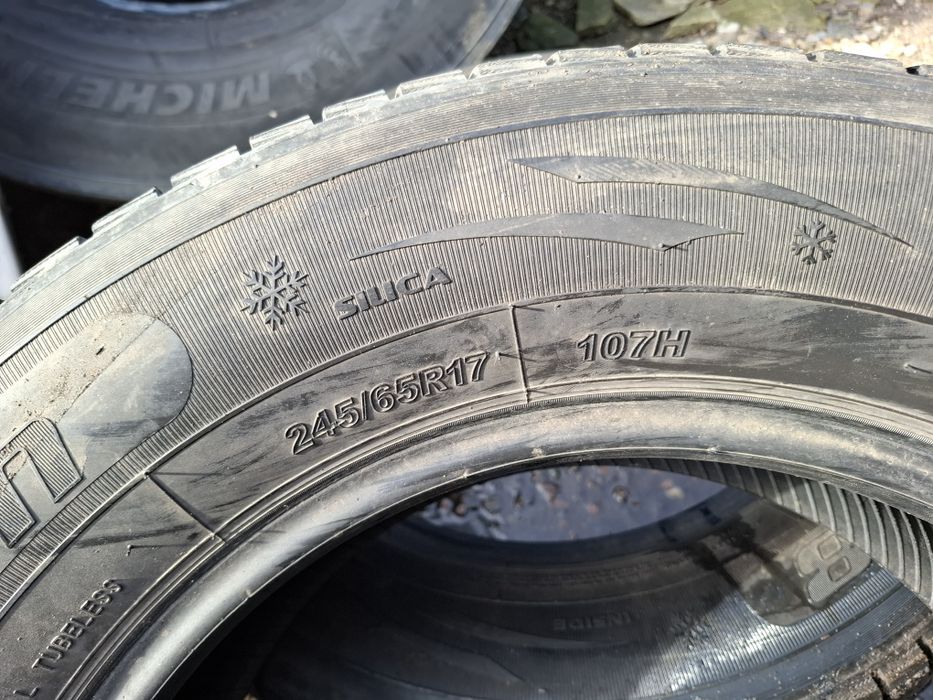 Vand 2 anvelope 245 65 17 laufen de iarna bune dot 2018