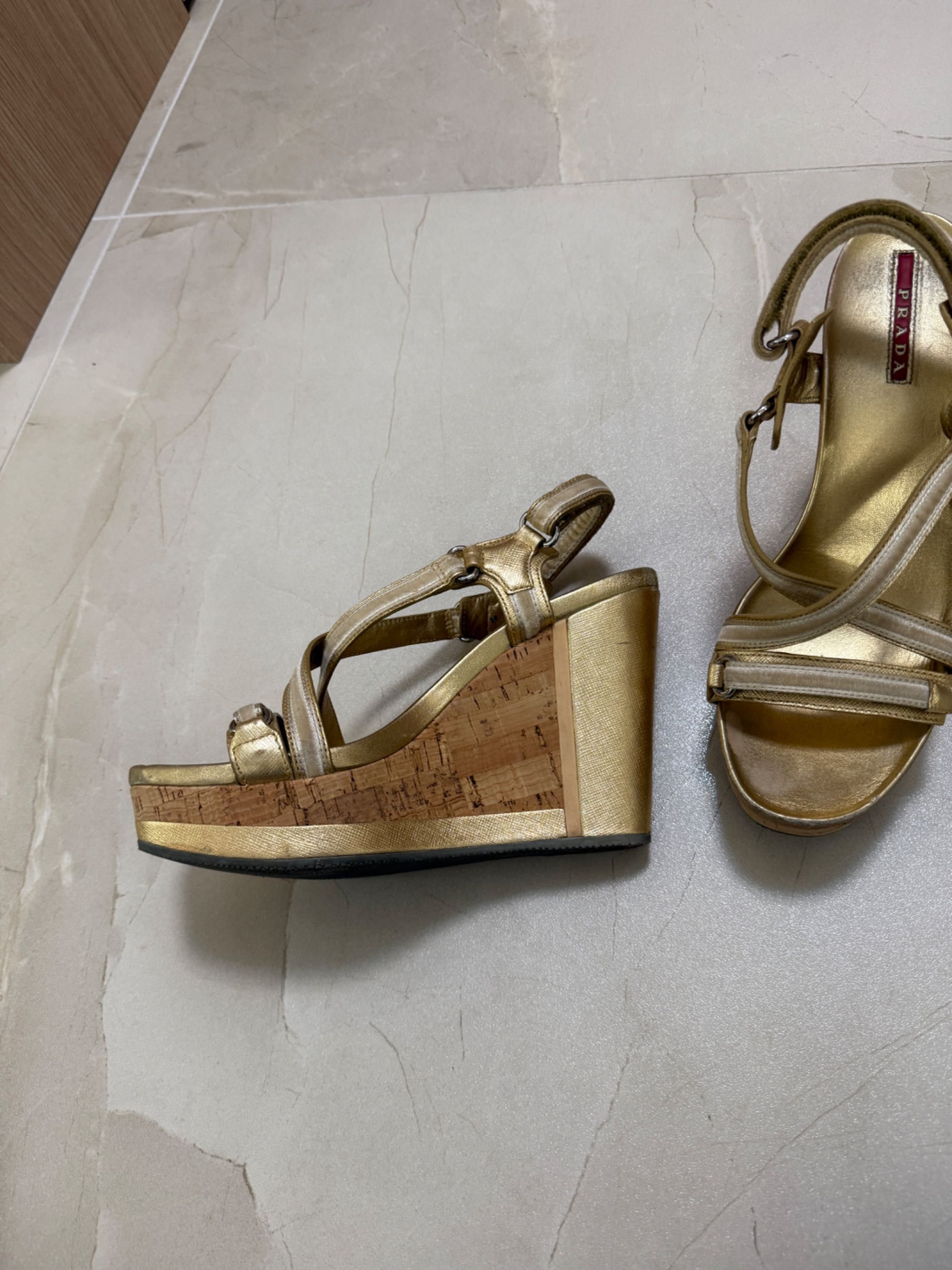 Prada 39 платформи