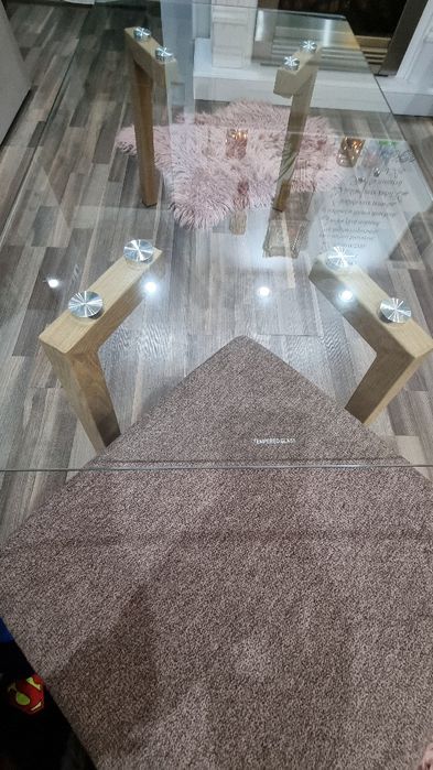 Masa sticla impecabila