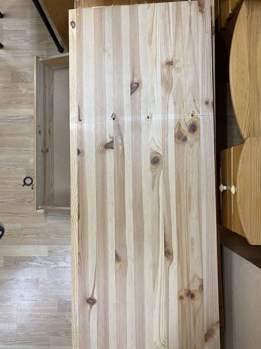 Дървен гардероб