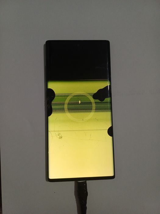 Telefon Samsung Galaxy Note 10 + cu displayul spart. Placa este ok

#1