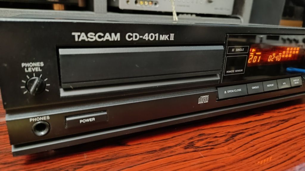 Tascam CD-401 mkll