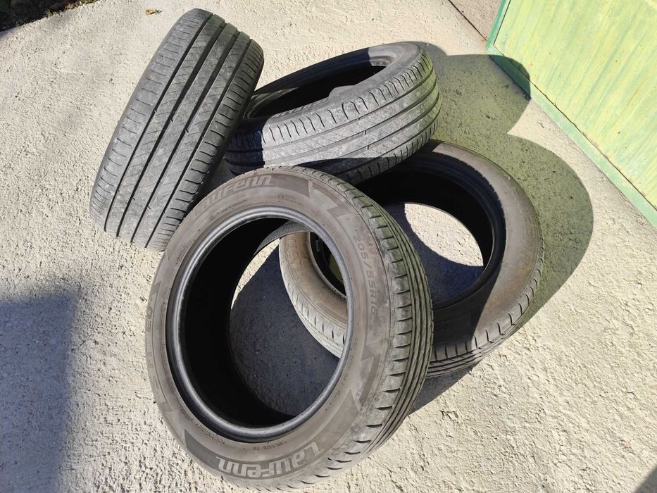 Продавам четири гуми.