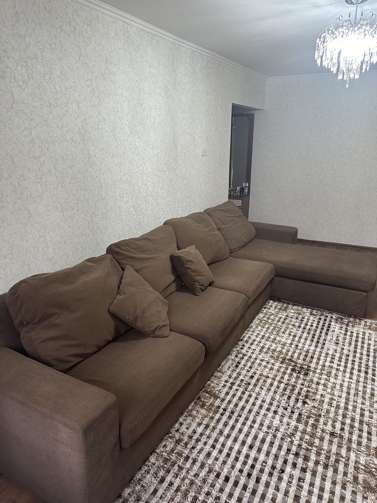 Срочно связи с ремонтом продаю угловой диван 3,7 метр, раскладывается