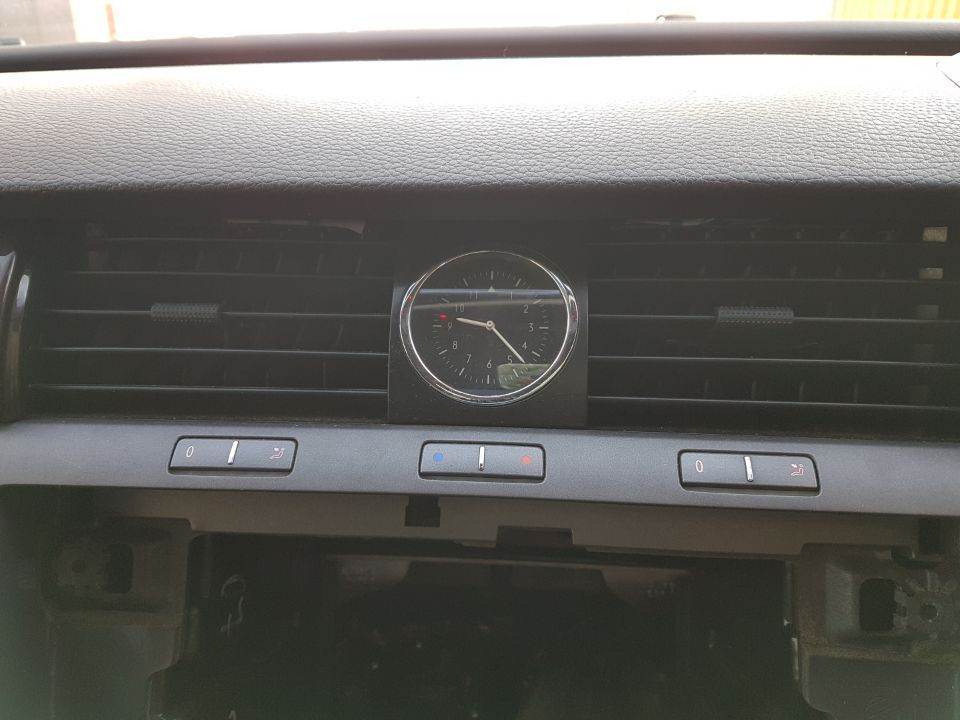 Grila / Gura Ventilatie Bord Centrala cu Ceas VW Phaeton 2002 - 2010