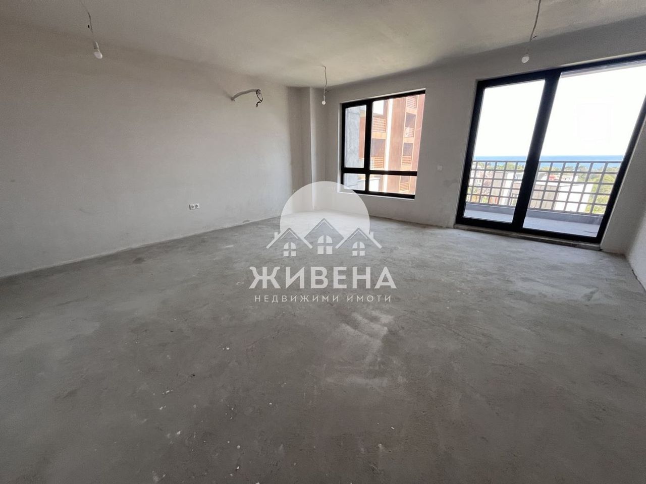 Продава се Тристаен апартамент в к.к. Св.Св. Константин и Елена - 148 кв.м за 2028 €/кв.м - Снимка #1