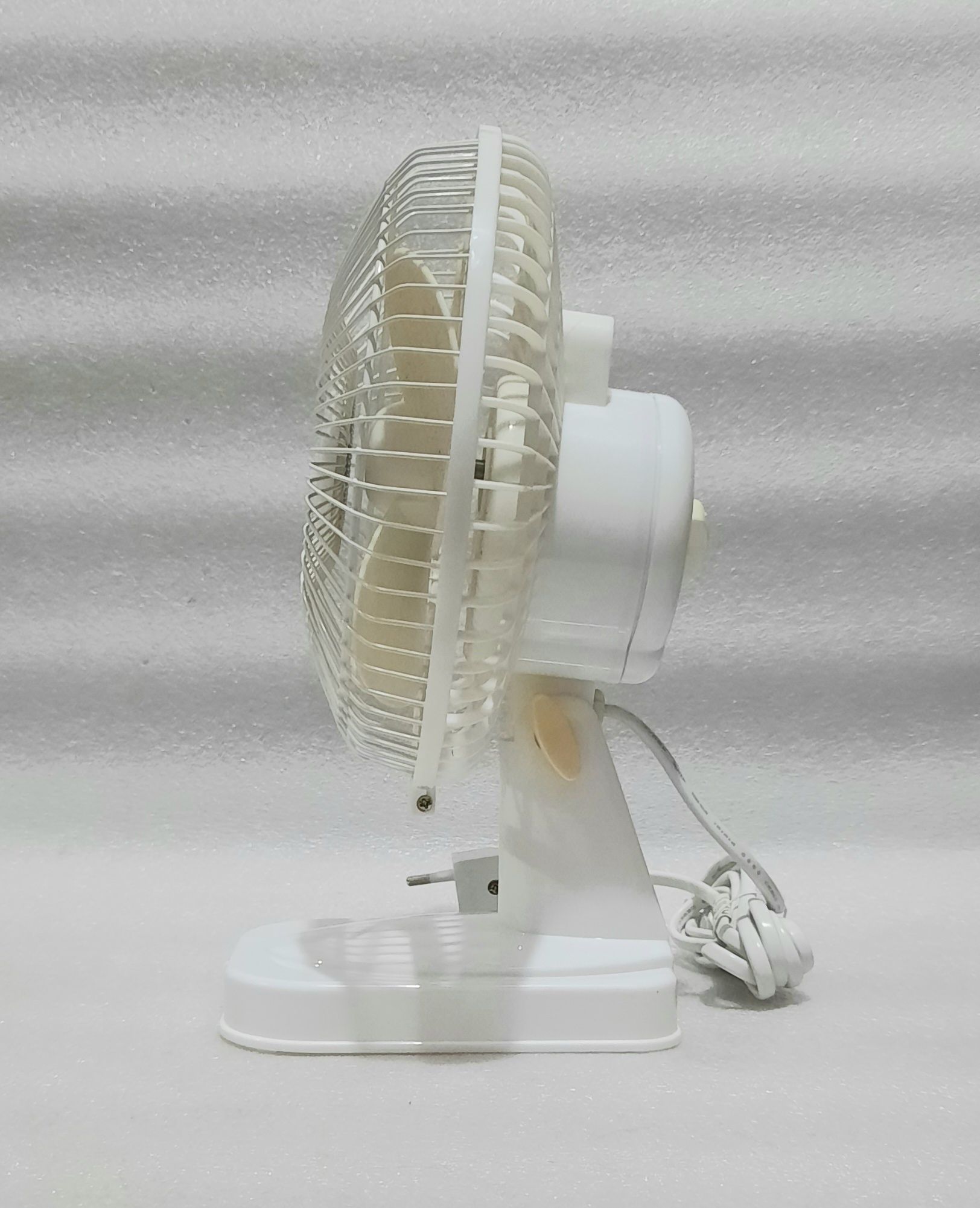 Ventilator de birou, 2 trepte de viteză, 15 cm, 18W