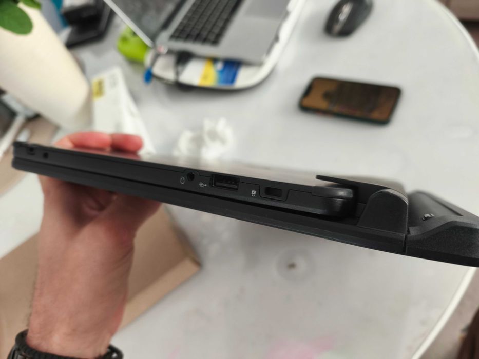 Laptop-tabletă 2 în 1 Fujitsu Stylistic Q738 i5-8350 8Gb ram 256Gb SSD