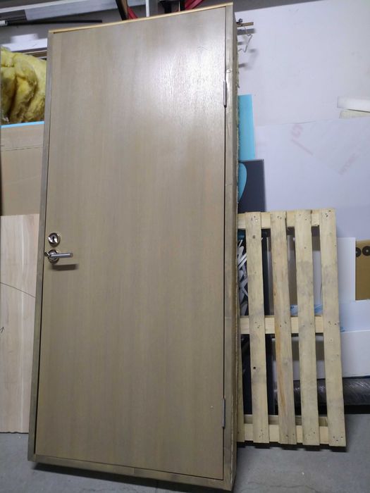 Врати от естествен дъбов фурнир