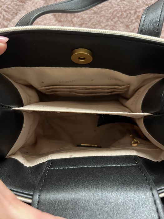 Дамска чанта Guess