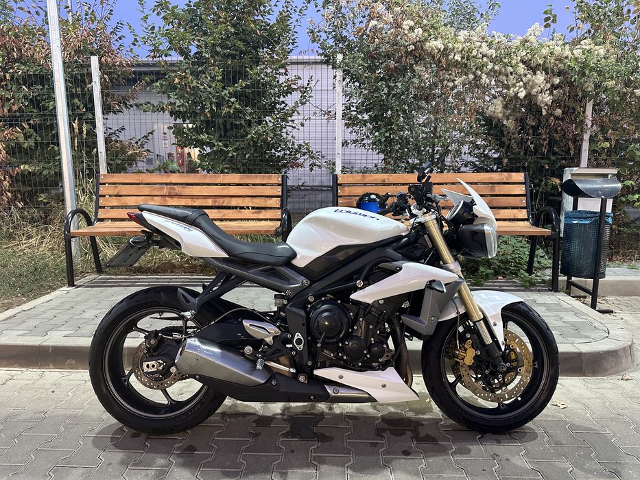 Triumph Street Triple 675 – 2013 – Naked sport, 3 cilindri