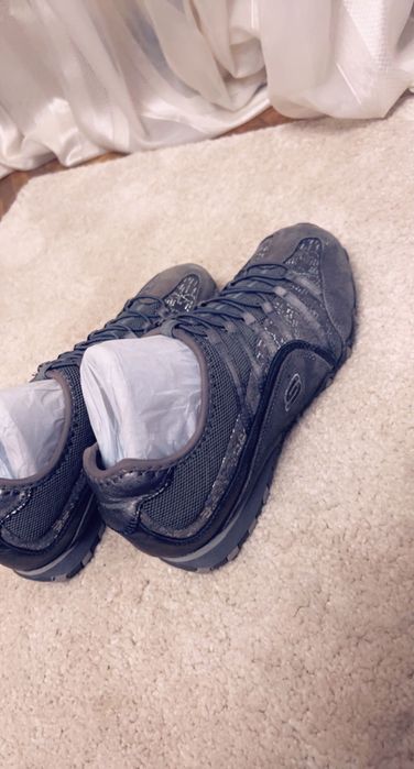 Adidasi Skechers masura 38