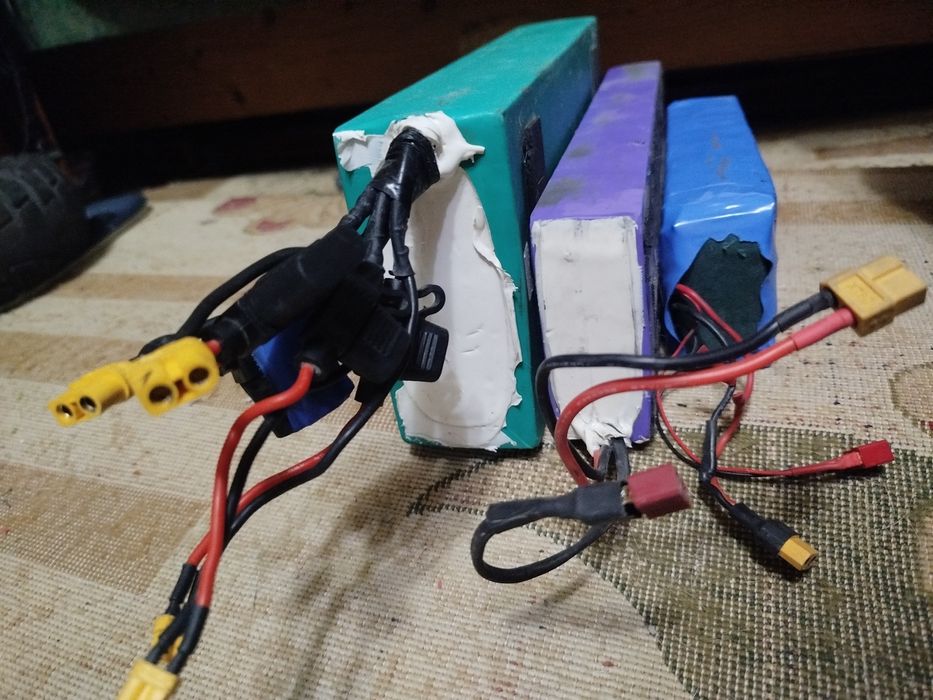 (ЦЕНА ЗА 3 акамулятора)Продам Акамулляторы для электросамоката и т.д