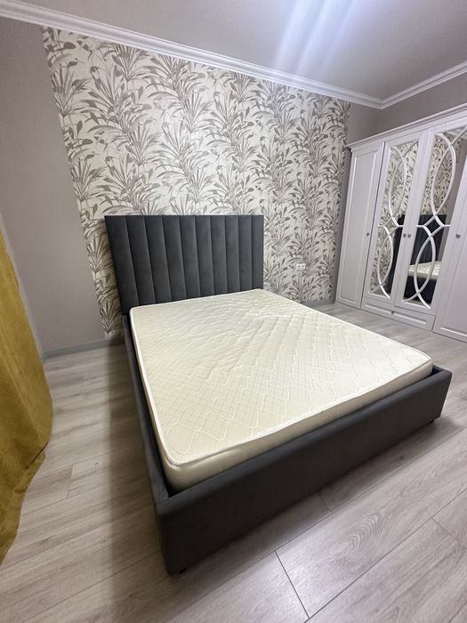 Продам кровать с матрасом 160*200