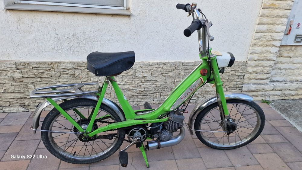 Motoreta cu pedale model retro ani 70 tot originsl pe ia ,pornire la s