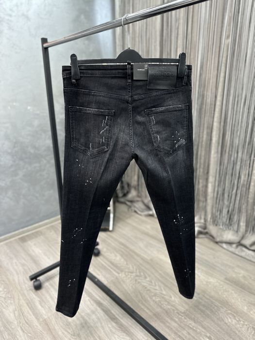Blugi dsquared2.  vin în mărimile 50L, 52XL, 54XXL, 56-3XL, și 58-4XL.