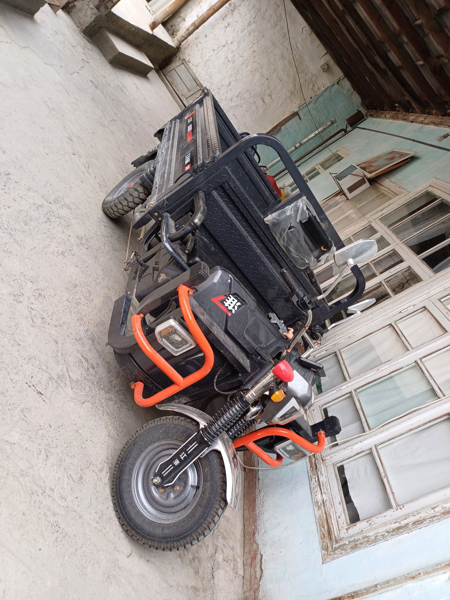 Трицикл трёхколёсный Bobo motors tank go