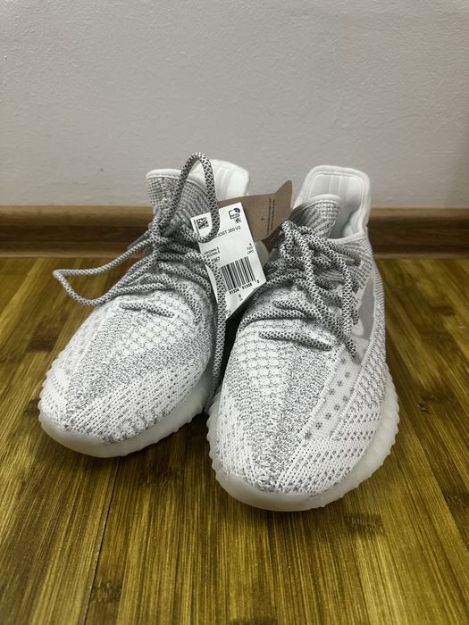 Yeezy 350 v2 noi 42
