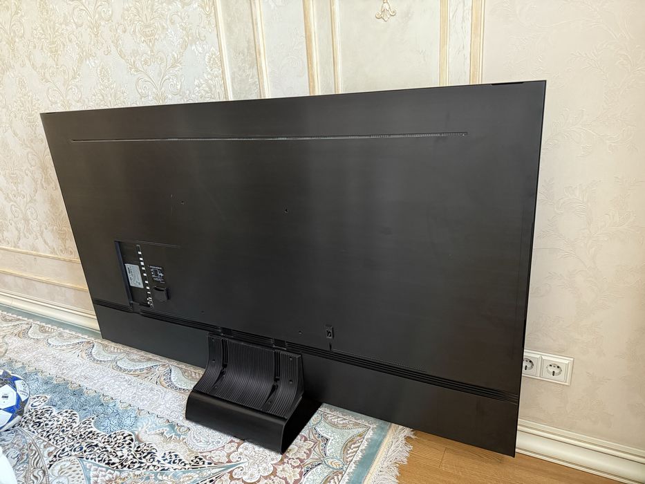 Продам телевизор на запчасти Samsung QE75Q800TAUXCE