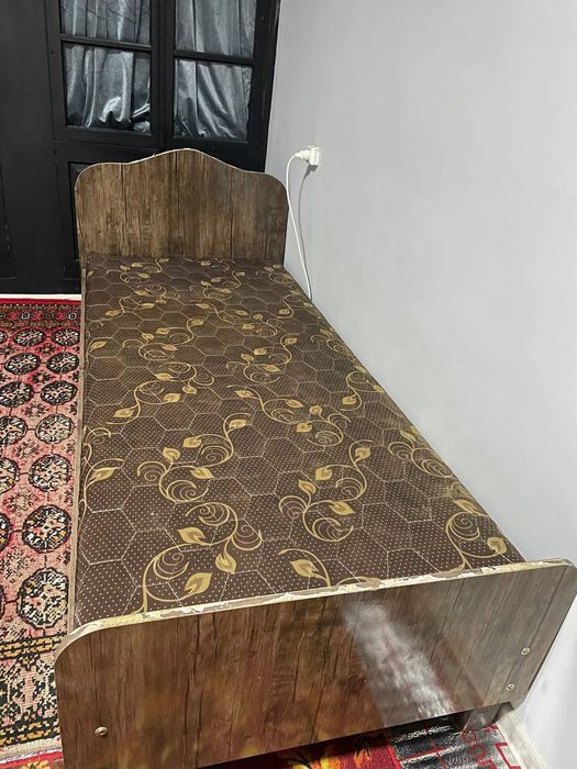 Односпальная кровать в хорошем состоянии
