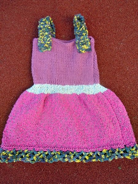 Rochii tricotate pentru fetite