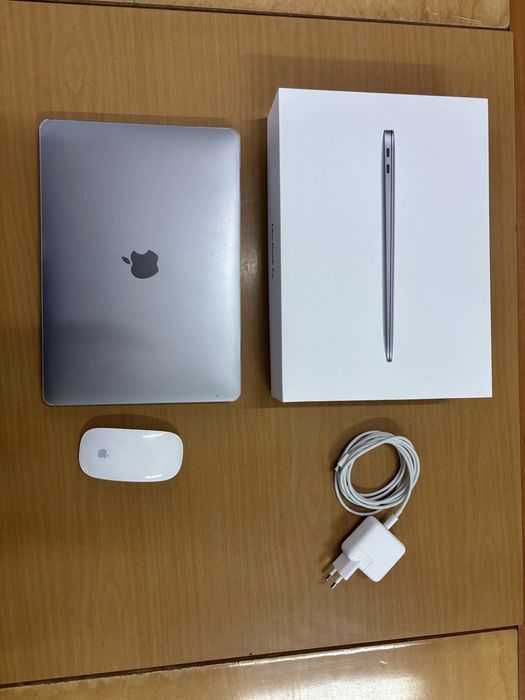 Vând Apple Magic Mouse 2 si incarcator original + carcasa air 13 cadou