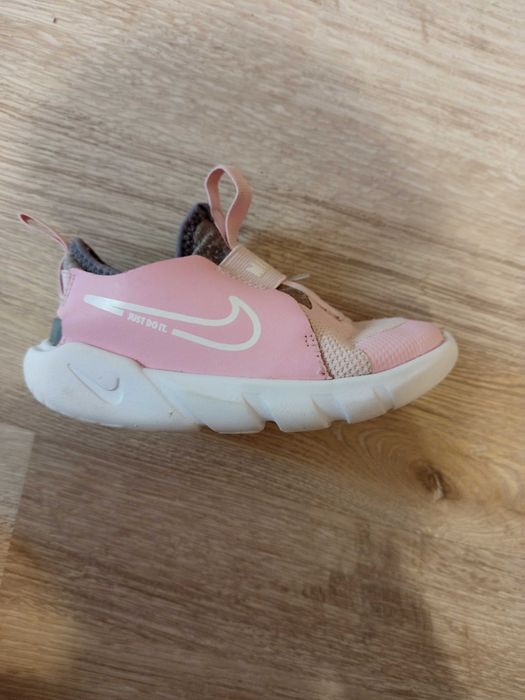 Детски светло розови, много удобни маратонки  Nike.