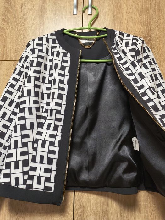 Елегантен дамски костюм