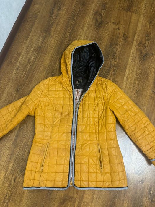 Продается куртка демисезонная женская 50-52, состояние средние