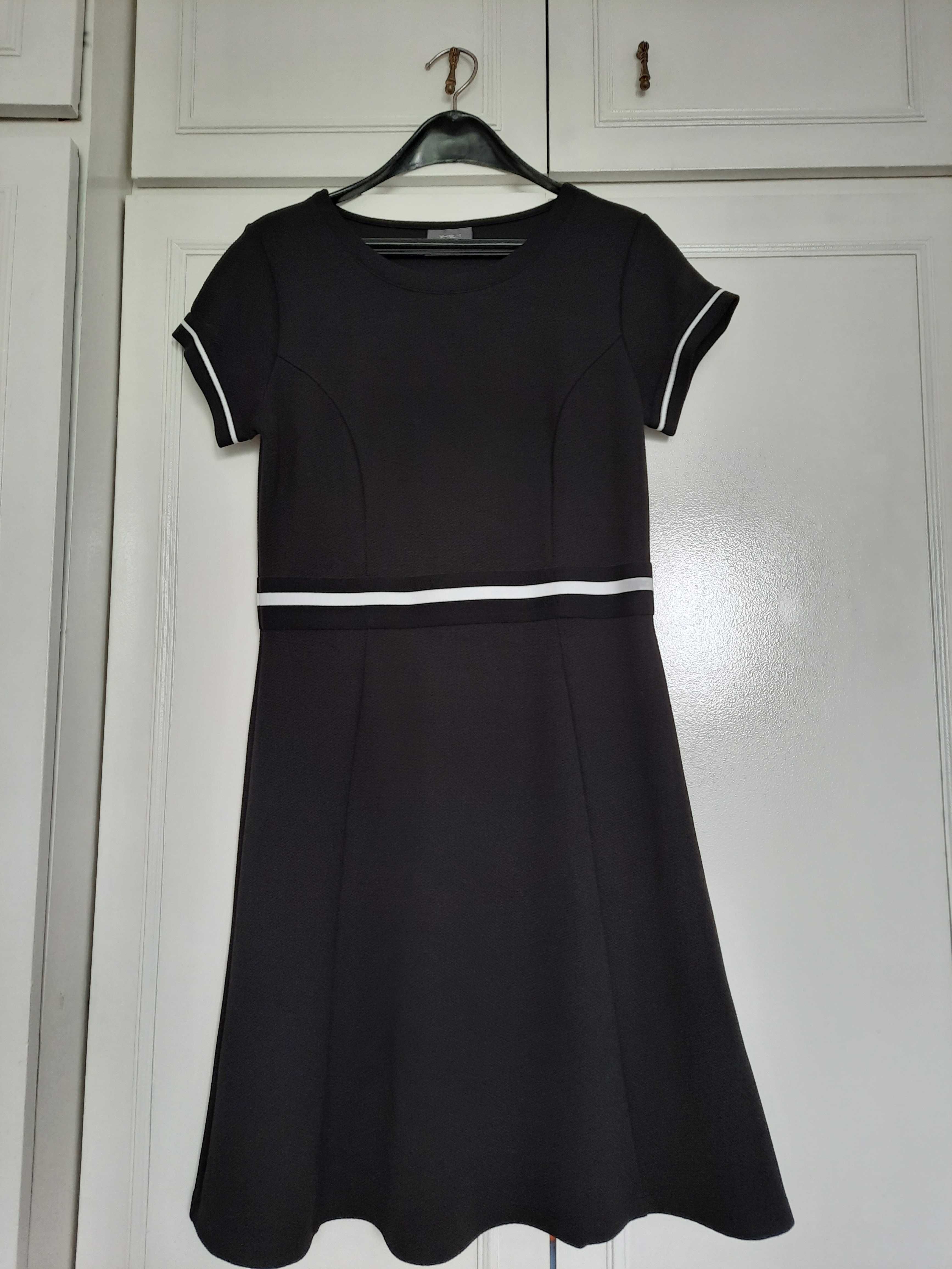 Черна коктейлна рокля от Yessica -Нова