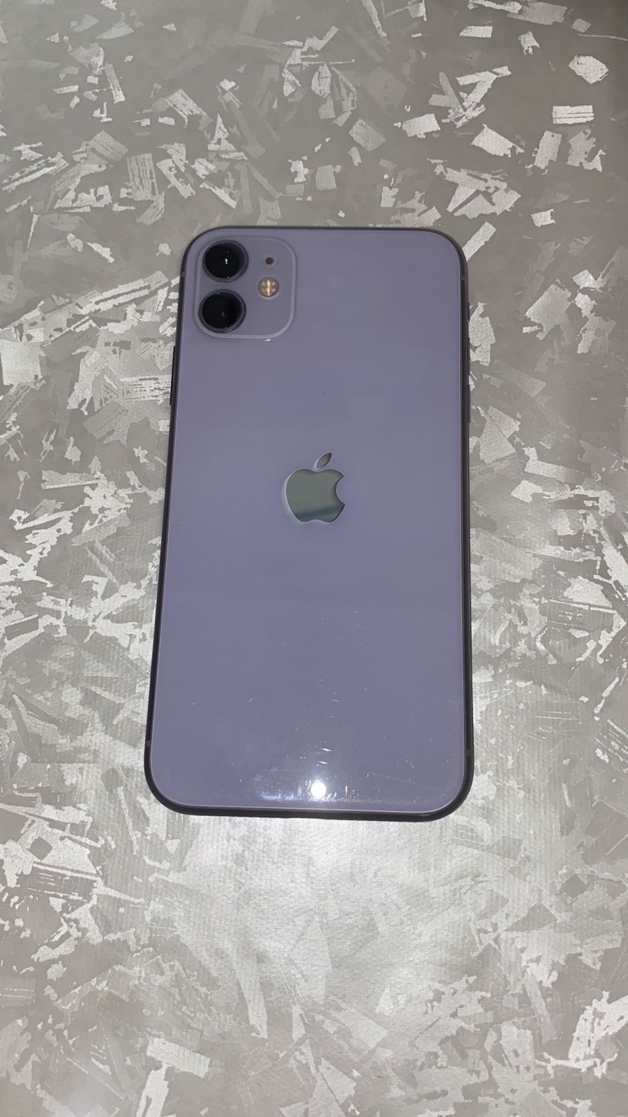 Срочно продам айфон 11