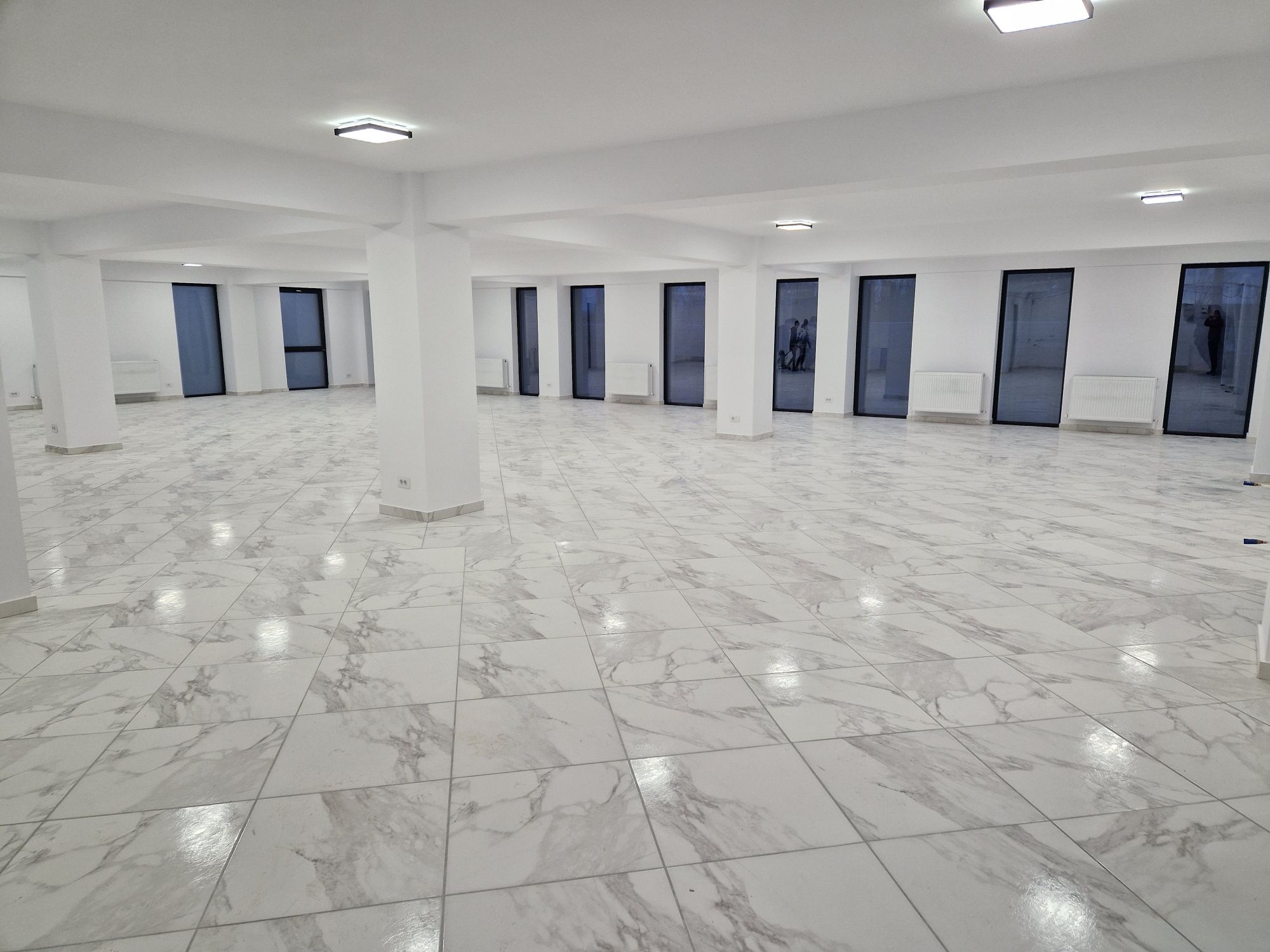 Închiriez /Vând spațiu comercial.