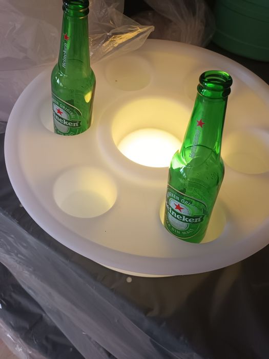 Bar pt bauturi, minibar plutitor, ciubar ,piscina