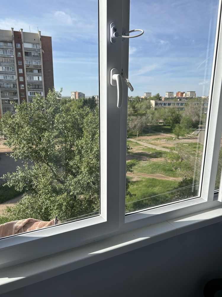 Продам квартиру двухкомнатную в 4 мкр