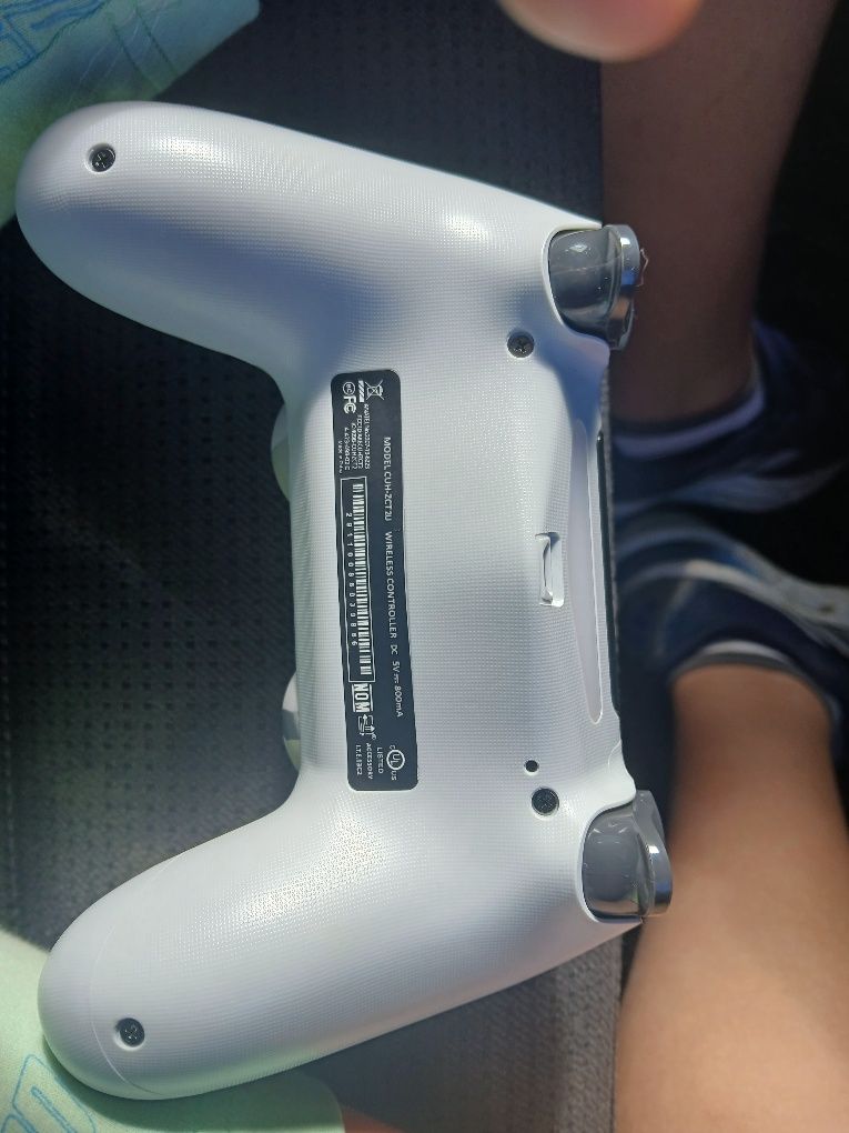 ПРОДАВА СЕ!!! Контролер за playstation 4