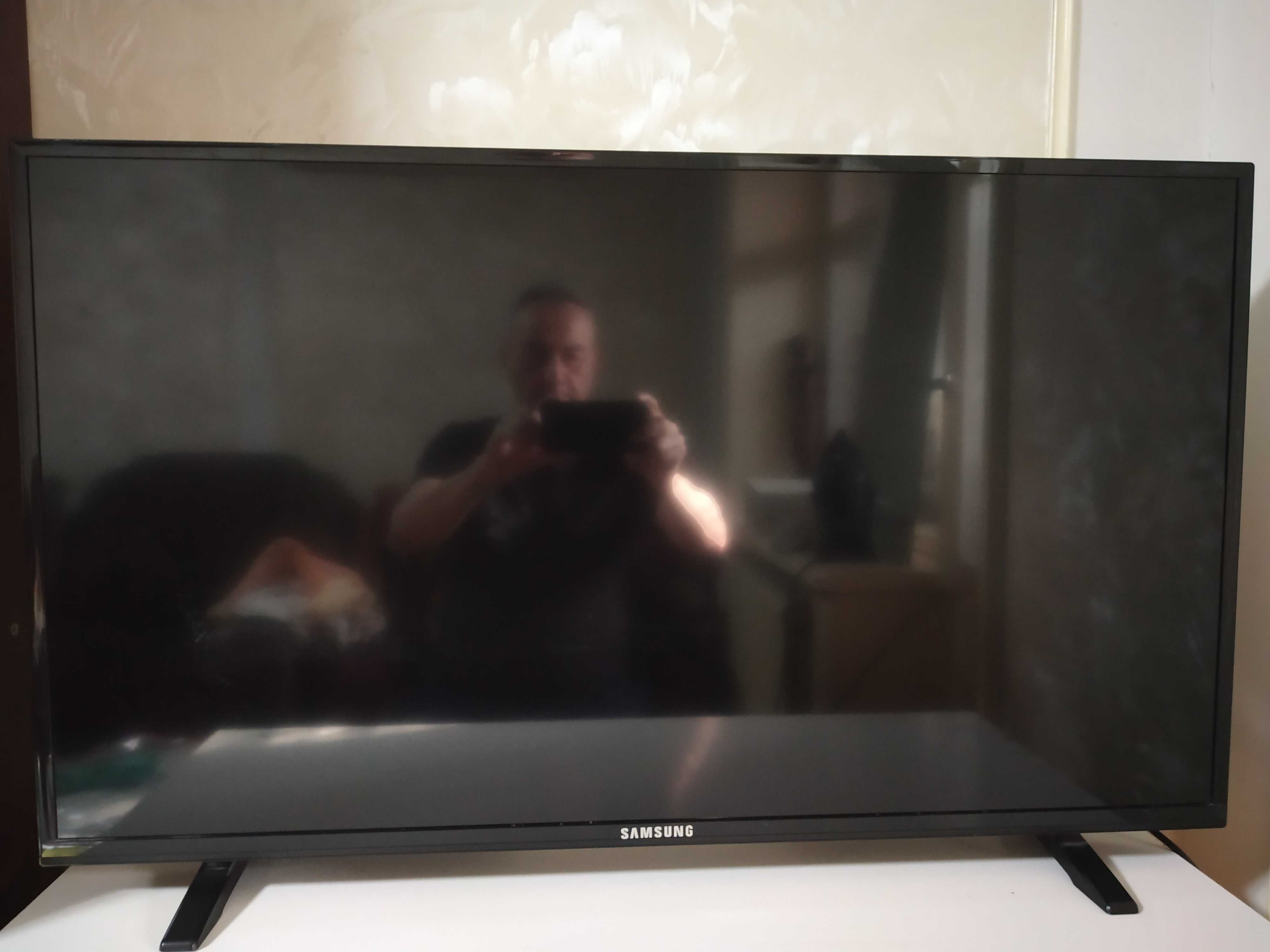Продается телевизор SAMSUNG LED40E58TS