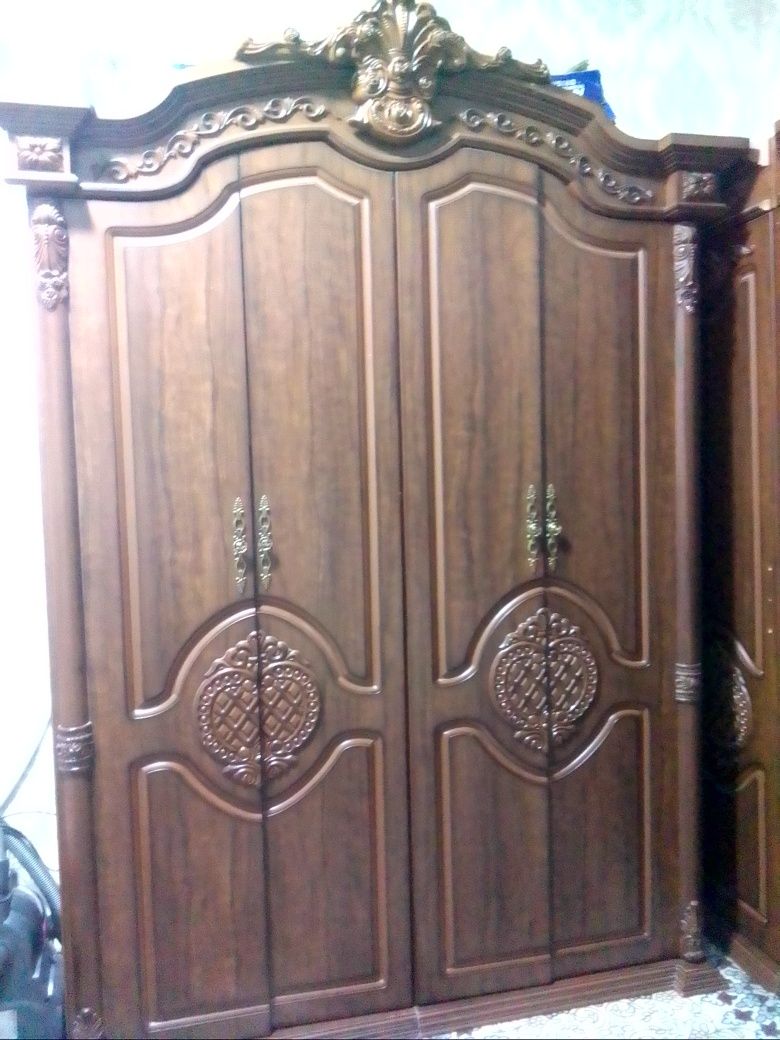 Спальни комплект сотилади