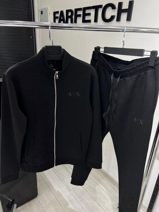 Налични модели мъжки комплекти.