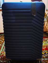 Продам чемодан  синего цвета