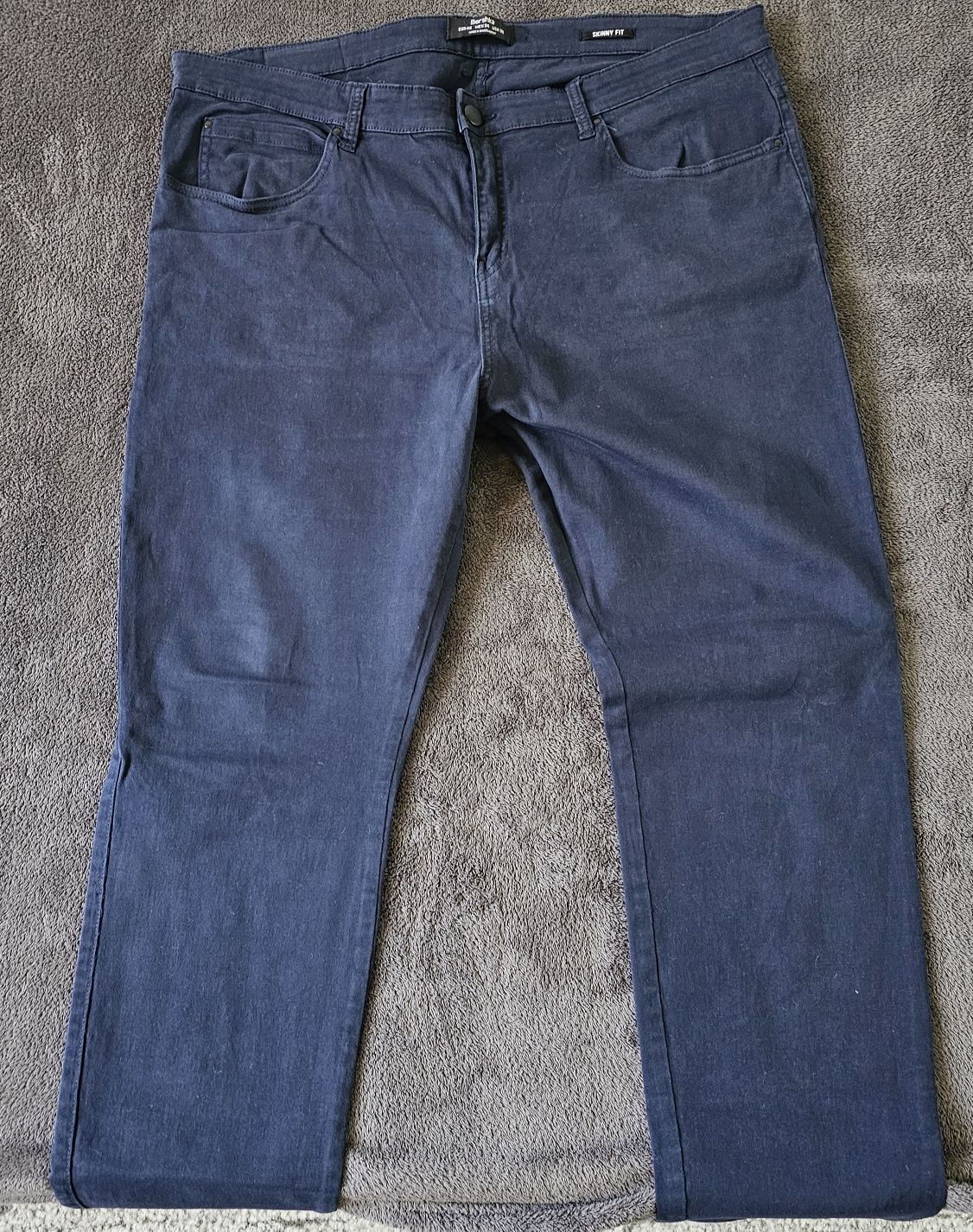 Pantaloni Bershka mărime foarte mare, XXL, 46