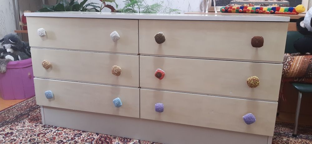 Скрин със 6 чекмеджета и старо красиво шкафче