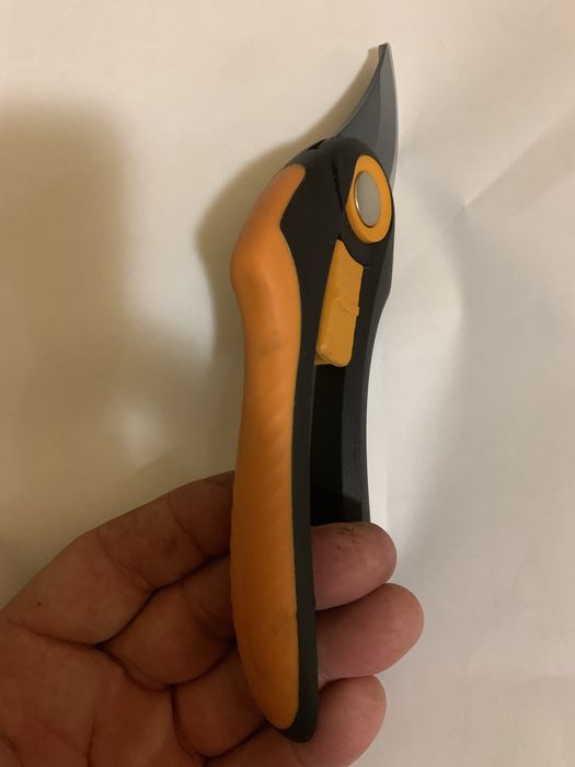 Foarfeca pomii Gardena si Fiskars