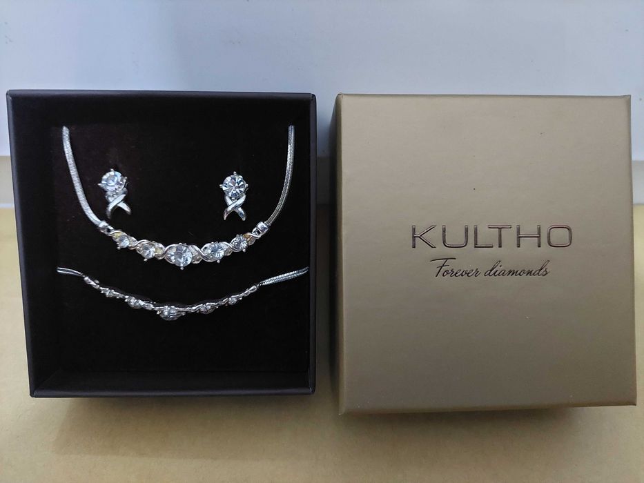 Set colier, bratara si cercei cu strasuri in cutie cadou Teilor