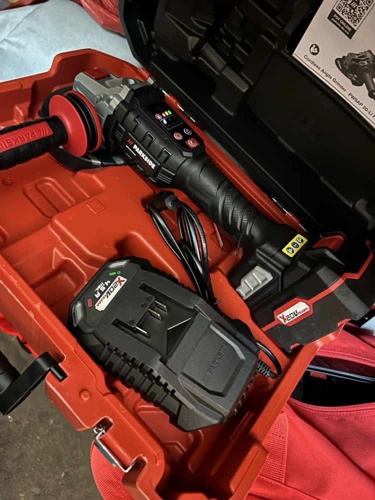 Circular flex de 20v cu acumulator 4 amp  TRANSPORT gratis luna asta d